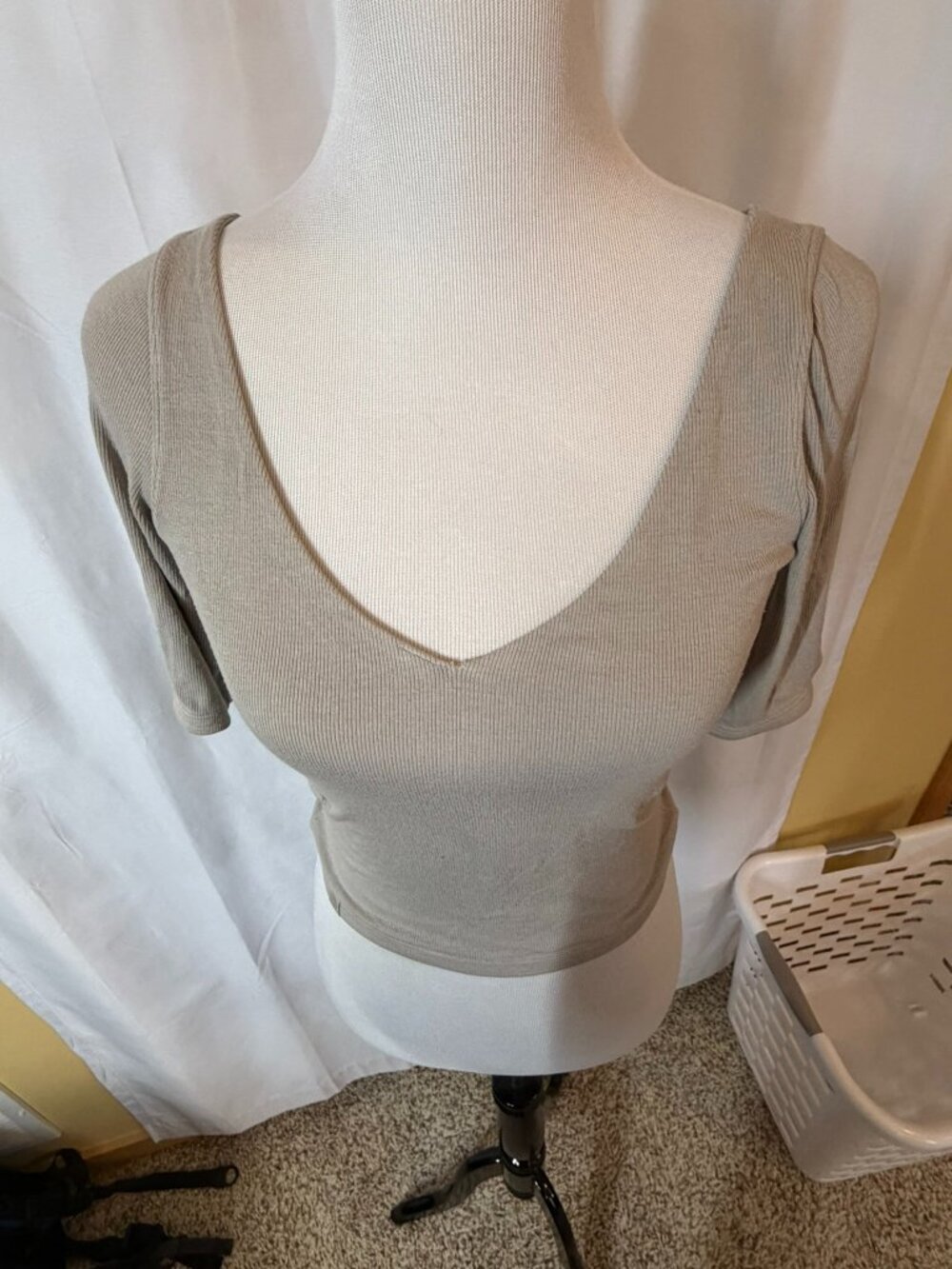 LULULEMON Cropped Reversible Ribbed Top - 8 - Picture 5 of 7